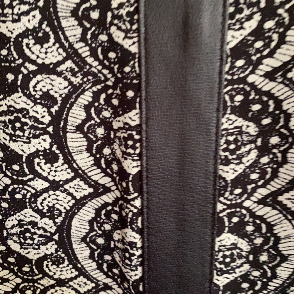 Chico’s Dressy Top sz 1 - Picture 3 of 6